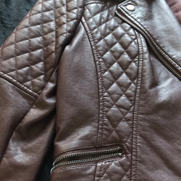 Faux leather jacket beautiful color! - Picture 4 of 5